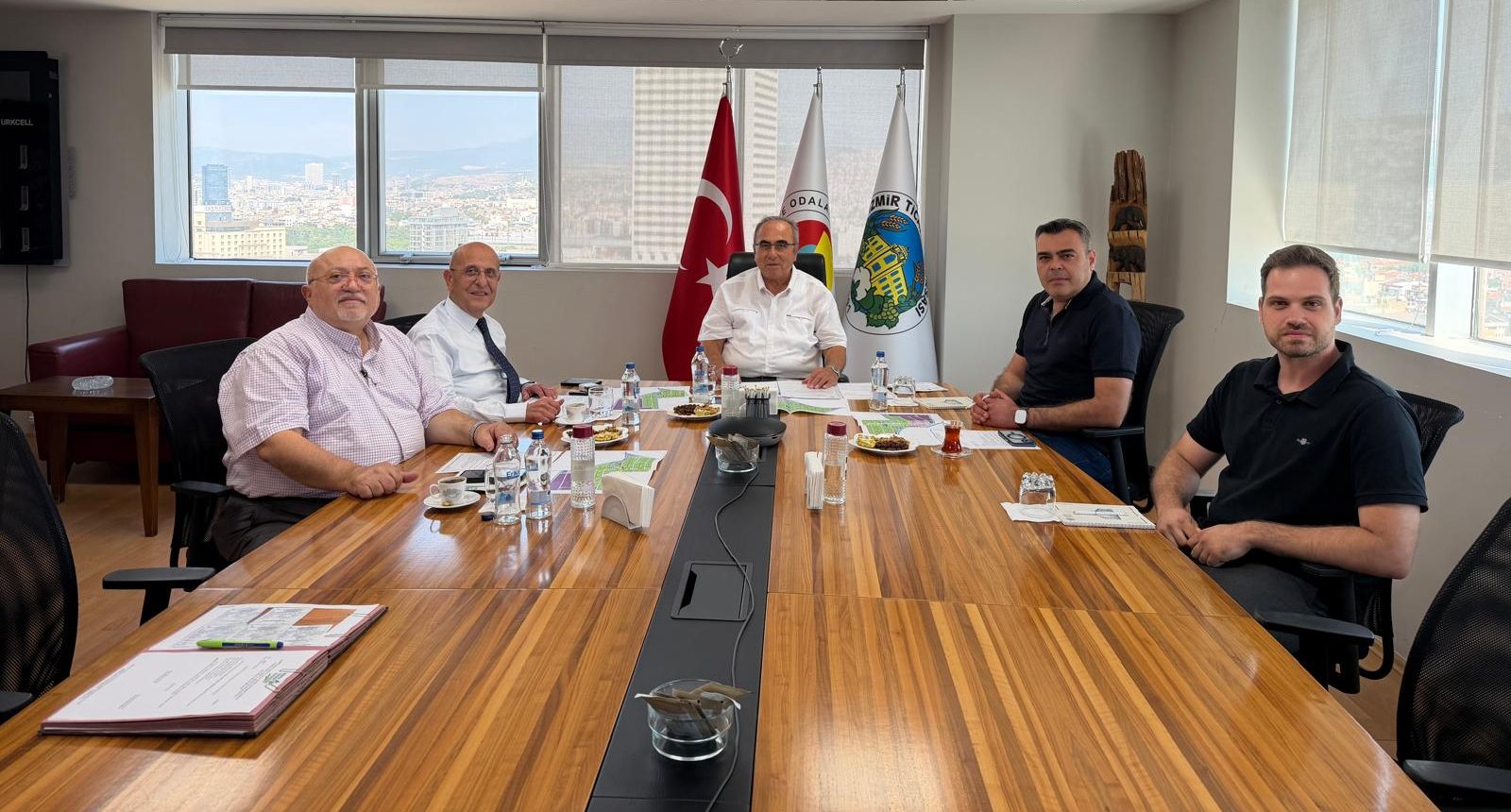 Kınık OTB Yönetim Kurulu Toplantısı, İzmir Ticaret Borsası ev sahipliğinde gerçekleşti.